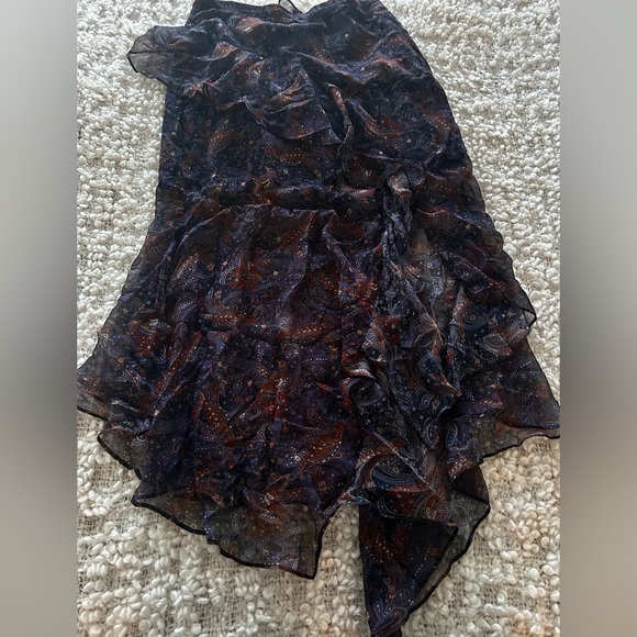 Elegant Paisley Design Sheer Skirt - Picture 3 of 3